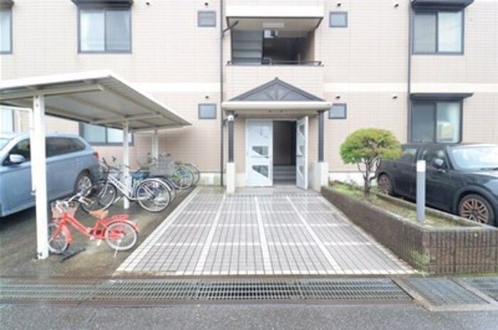 ロイヤル南流山のエントランス