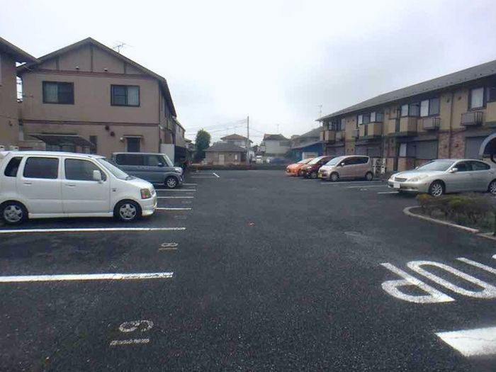 ローズパレスの駐車場