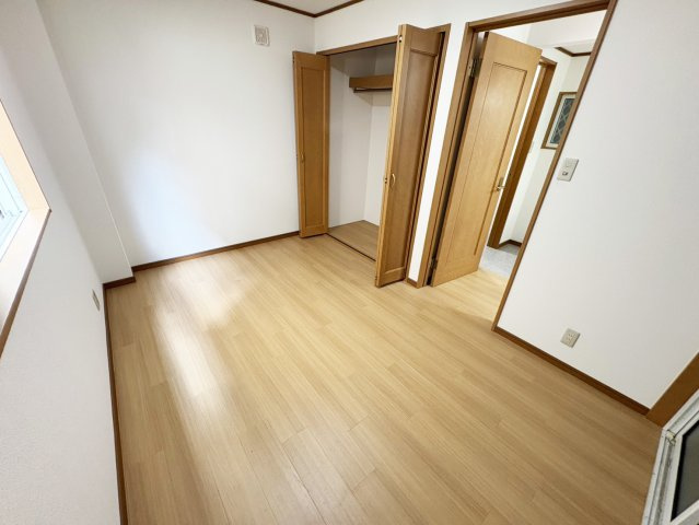 高槻市辻子三丁目戸建の洋室