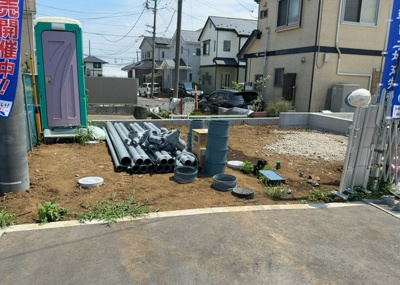 【駐車場】 | 金森新築戸建 | 駐車場と明記されていても、最小スペースでつくられた駐車場だと大型車は駐車できなかったり、出入りしにくくなったりする可能性があります。お車のサイズと購入したい物件の駐車場のサイズを現地で確認しましょう。
