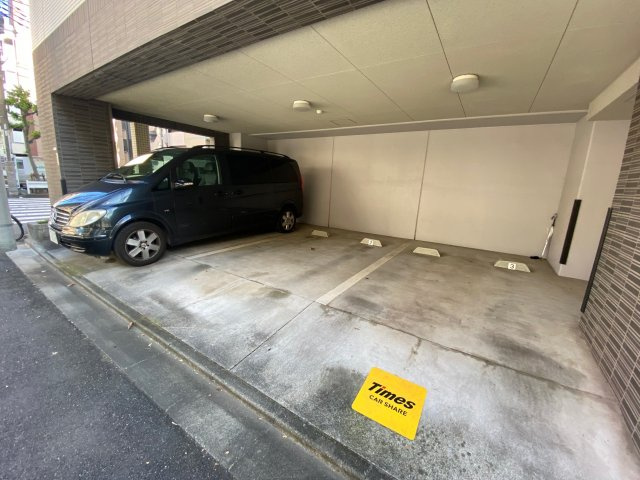 茶木ビルの駐車場
