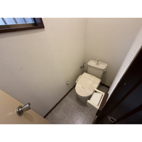 落ち着いた色調のトイレです
