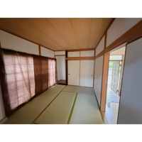 内装は落ち着いています