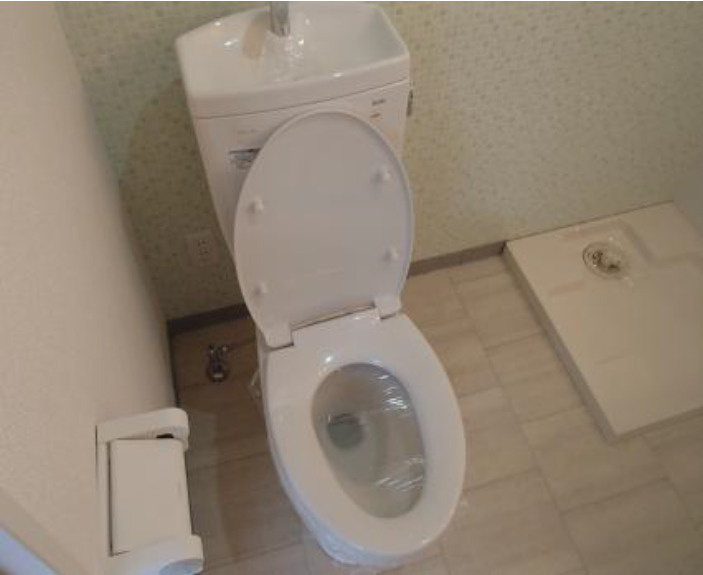 落ち着いた色調のトイレです