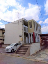 落ち着いた雰囲気の外観です