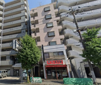 第3東和ビルの１階に焼き鳥店があるビルです