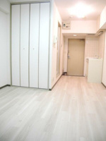 フローリングの色が淡い色なので、お部屋が広く感じます