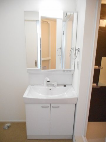独立洗面台あり、毎朝おしゃれに忙しい女性の方におすすめです