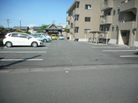 車をお持ちの方に嬉しい駐車場付きの物件です