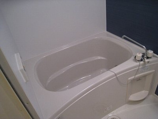 コンパクトで使いやすいお風呂です