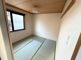 畳の上でゆっくりとくつろげる和室です