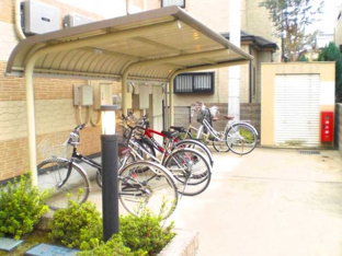 屋根付の駐輪場で雨の日も安心！