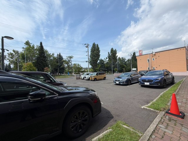 パールコート稲積公園前の駐車場