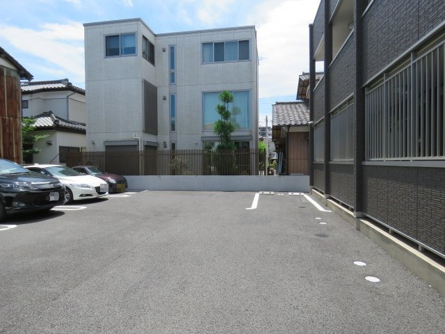 アルカンシェルの駐車場