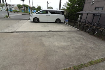 駐車場があるので、車を買う予定の方も安心です
