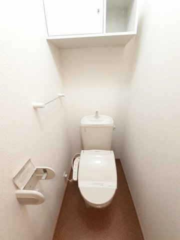 コンパクトで使いやすいトイレです