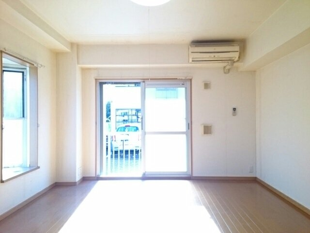 内装は落ち着いています
