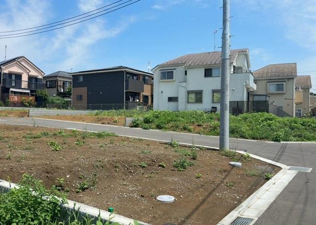 【展望】 | 金森新築戸建 | 土地の地勢が高台の場合、景色を綺麗にみることができ、景色にこだわってお家探ししている方におすすめです！また平坦地よりも風通しがいいというメリットがあります。デメリットもあるので是非現地でご確認下さい。