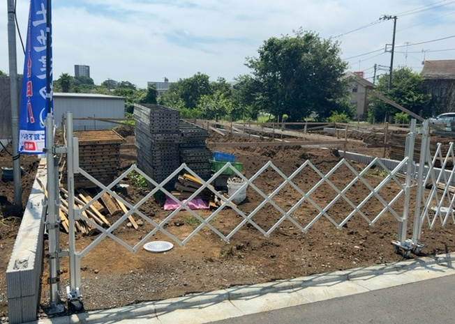 【庭】 | 金森新築戸建 | 庭があることでガーデニングや家庭菜園はもちろん、こどもの遊び場やペットを放して遊ぶことができます。また、家の周囲に余裕があるということです。隣地との間があれば、十分な日当たりと、風通しが確保できます。