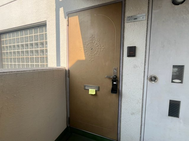 コートラヴィーニアの玄関|玄関の外観です。角部屋◎