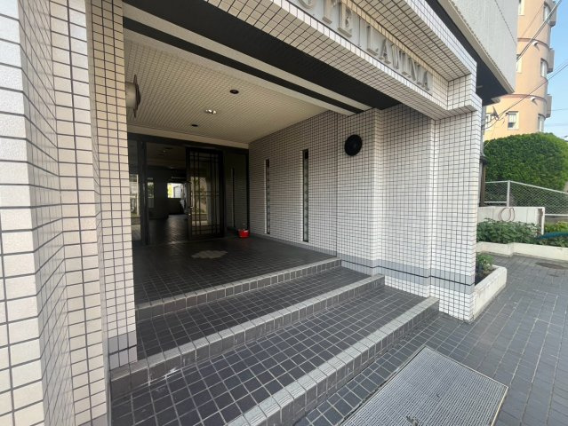 コートラヴィーニアのエントランス|清掃が徹底されています。
