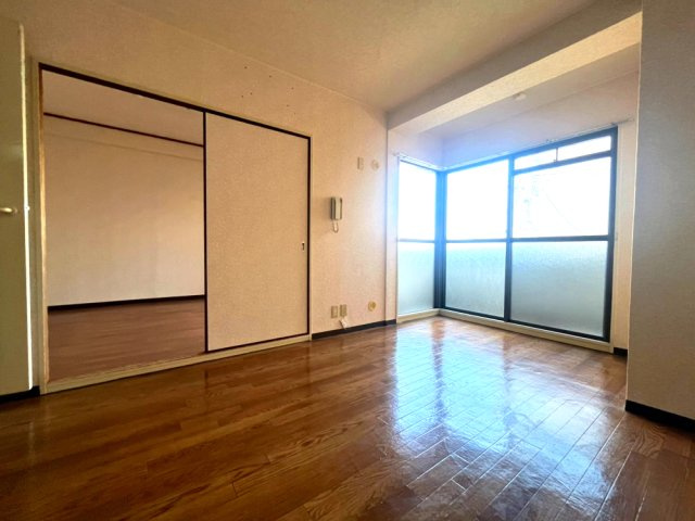 コートラヴィーニアの居間・リビング|扉を取り外して開放的なリビングにもできます。
