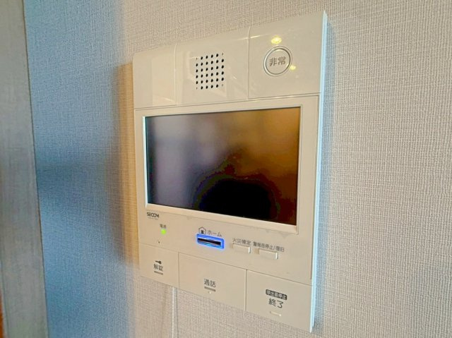 ザ・パークハウス高槻天神町の設備|来訪者を画面で確認できるTVモニター付インターホン完備。安心・安全な暮らしをサポートする設備です。