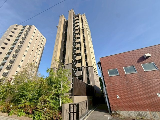 ザ・パークハウス高槻天神町の外観|大切なペットと暮らせるマンション！宅配BOX・オートロック付！