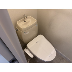 コンパクトで使いやすいトイレです