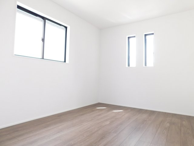 清須市中河原の新築一戸建の洋室|◇２階洋室◇　　明るい洋室６．０帖　全居室収納完備！　