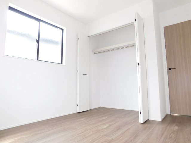 清須市中河原の新築一戸建の洋室|◇２階洋室◇　　明るい洋室５．２５帖　全居室収納完備！
