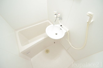 コンパクトで使いやすいお風呂です
