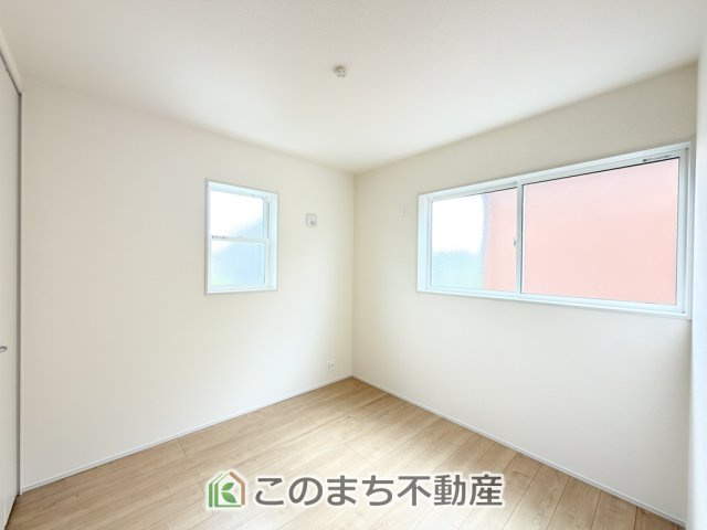 LiveleGarden.S宇都宮市鶴田町第24の洋室|お子様のお昼寝にも便利な洋室です。大きな窓から暖かな日差しが差し込みます♪