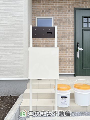 LiveleGarden.S宇都宮市鶴田町第24の設備|留守時の配達物は宅配ボックスで受け取ることができて便利です♪
