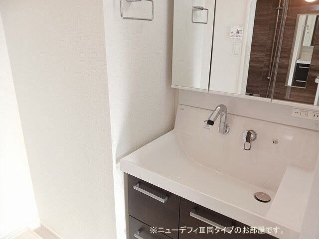 エテルノ　アルドールの洗面所|明るい洗面所です