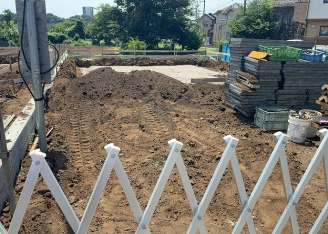 【駐車場】 | 金森新築戸建 | 駐車場と明記されていても、最小スペースでつくられた駐車場だと大型車は駐車できなかったり、出入りしにくくなったりする可能性があります。お車のサイズと購入したい物件の駐車場のサイズを現地で確認しましょう。