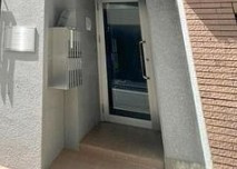 レイクサイド湯島のエントランス