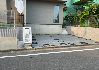 【駐車場】 | 大蔵町新築戸建 | 駐車場と明記されていても、最小スペースでつくられた駐車場だと大型車は駐車できなかったり、出入りしにくくなったりする可能性があります。お車のサイズと購入したい物件の駐車場のサイズを現地で確認しましょう。