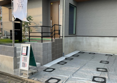 【構造・工法・仕様】 | 大蔵町新築戸建 | 木造住宅とは土台、壁、柱など建築物の強度を支える構造体の材に木が使用されている構造を指します。構造体は建物の自重を支えるだけではなく風圧や水圧、積裁荷重などあらゆる衝撃に耐えるための基礎です。