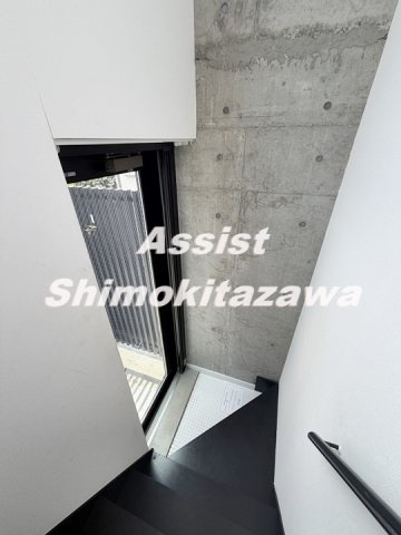 北沢４ビル(キタザワヨンビル)の玄関