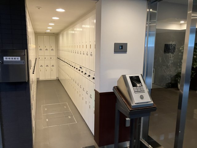 日本橋室町デュープレックスポーションのエントランス|日本橋室町デュープレックスポーション：オートロック付きマンションです！