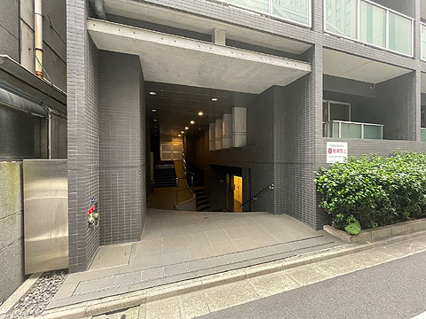 日本橋室町デュープレックスポーションのエントランス|日本橋室町デュープレックスポーション：宅配ボックスも付いております！