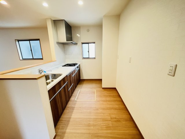 ワイウッドコート久喜市青葉第7期のキッチン|きれいなキッチンです