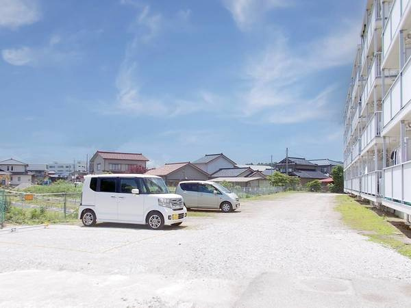 ビレッジハウス柳田1号棟の駐車場|車をお持ちの方に嬉しい駐車場付きの物件です