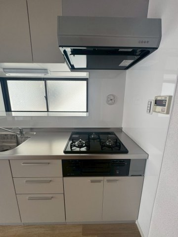 高井ビルのキッチン|コンパクトなキッチンで掃除もラクラク