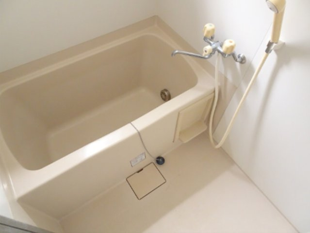シャトル浜田山Ⅱの浴室|日々の疲れを癒すお風呂付です