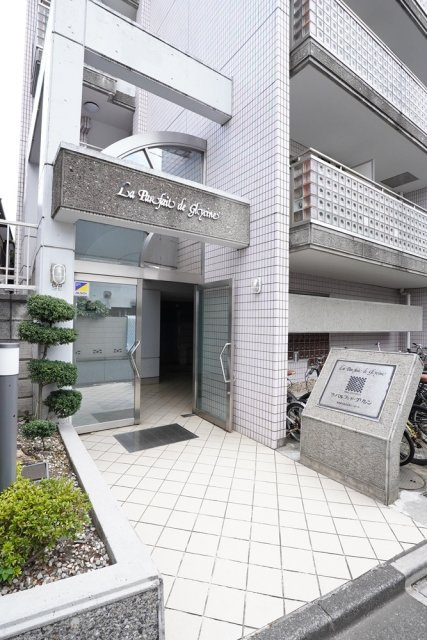 ラ・パルフェ・ド・グリシンのエントランス|落ち着いたエントランスです