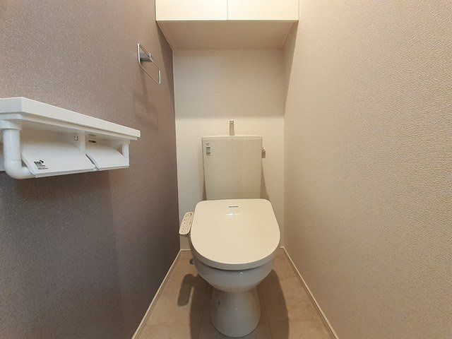 ヒカルサ富山水橋のトイレ|落ち着いた色調のトイレです