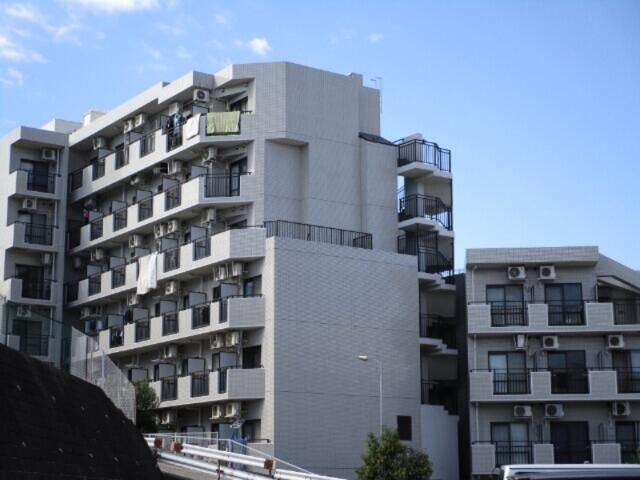 横浜市神奈川区大口通の賃貸マンションの外観