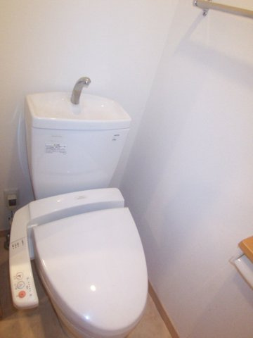 ソレーユクレスト田園調布のトイレ|★ウォッシュレット★※退去前につき類似だイプの別室の写真となります。